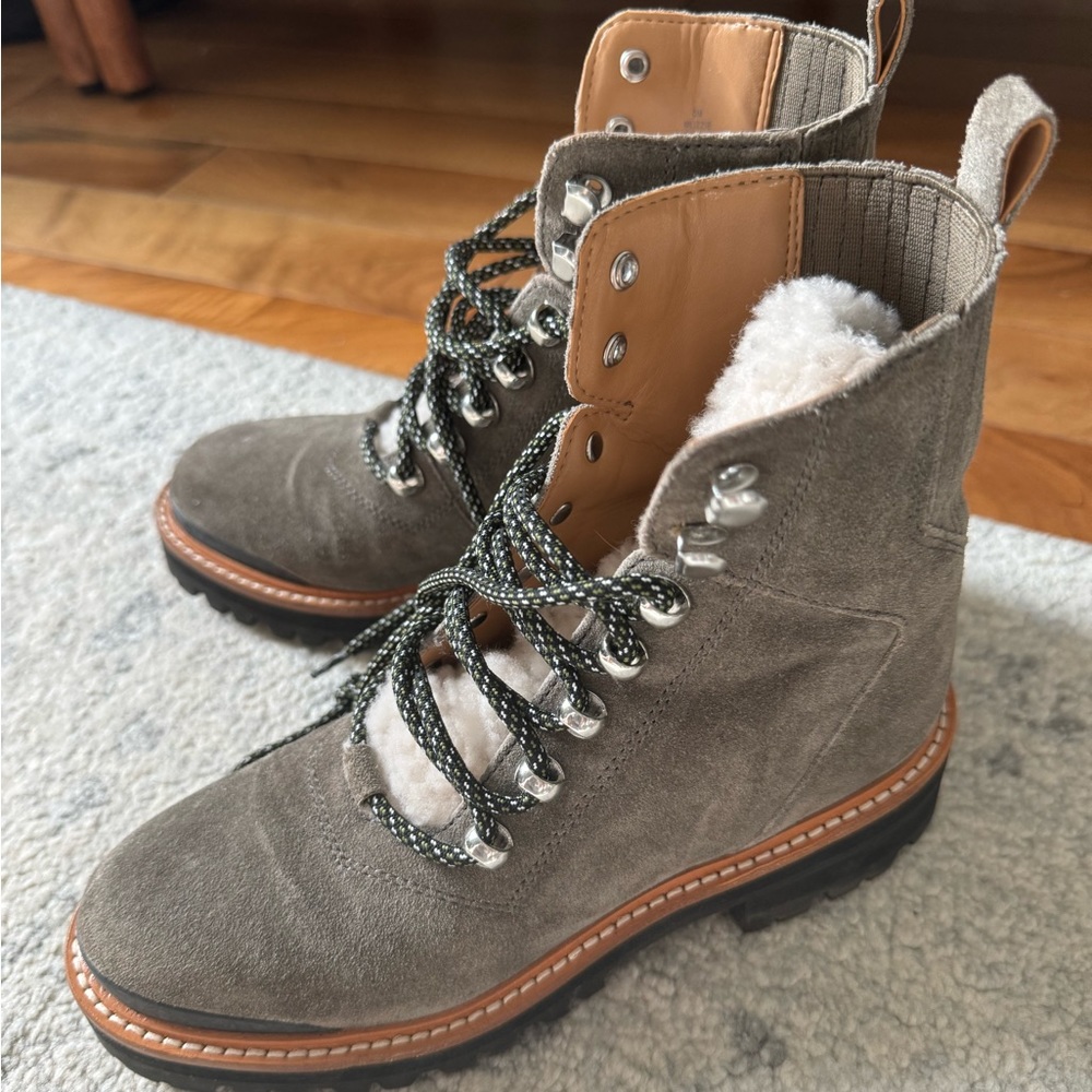 Like new Marc Fisher snow boots in size 5